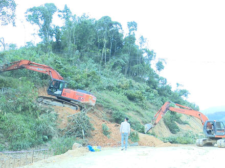 Kinh tế - Chính trị