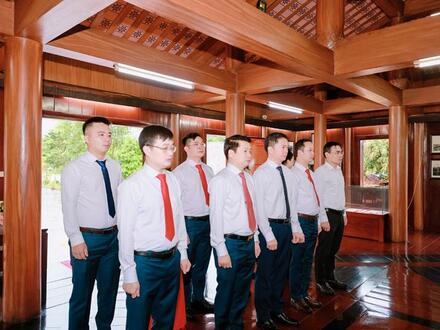 Kinh tế - Chính trị