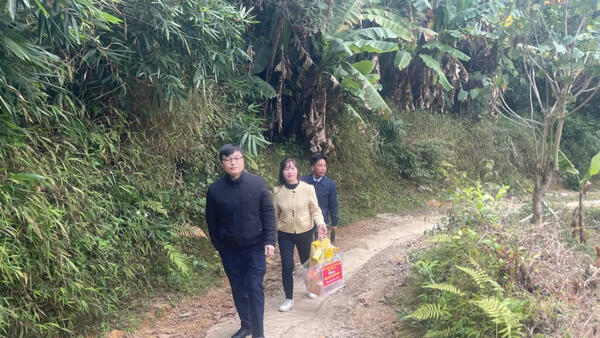 LÃNH ĐẠO XÃ ĐẢNG ỦY HOÀNG VĂN THỤ THĂM, TẶNG QUÀ GIA ĐÌNH CHÍNH SÁCH NHÂN DỊP TẾT NGUYÊN ĐÁN BÍNH NGỌ 2026